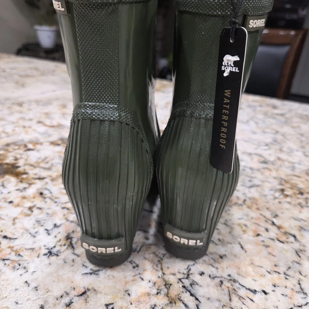 NWT Sorel Joan Rain Chelsea Ankle Bootie Rubber Wedge Boots Size 6 - Picture 4 of 9